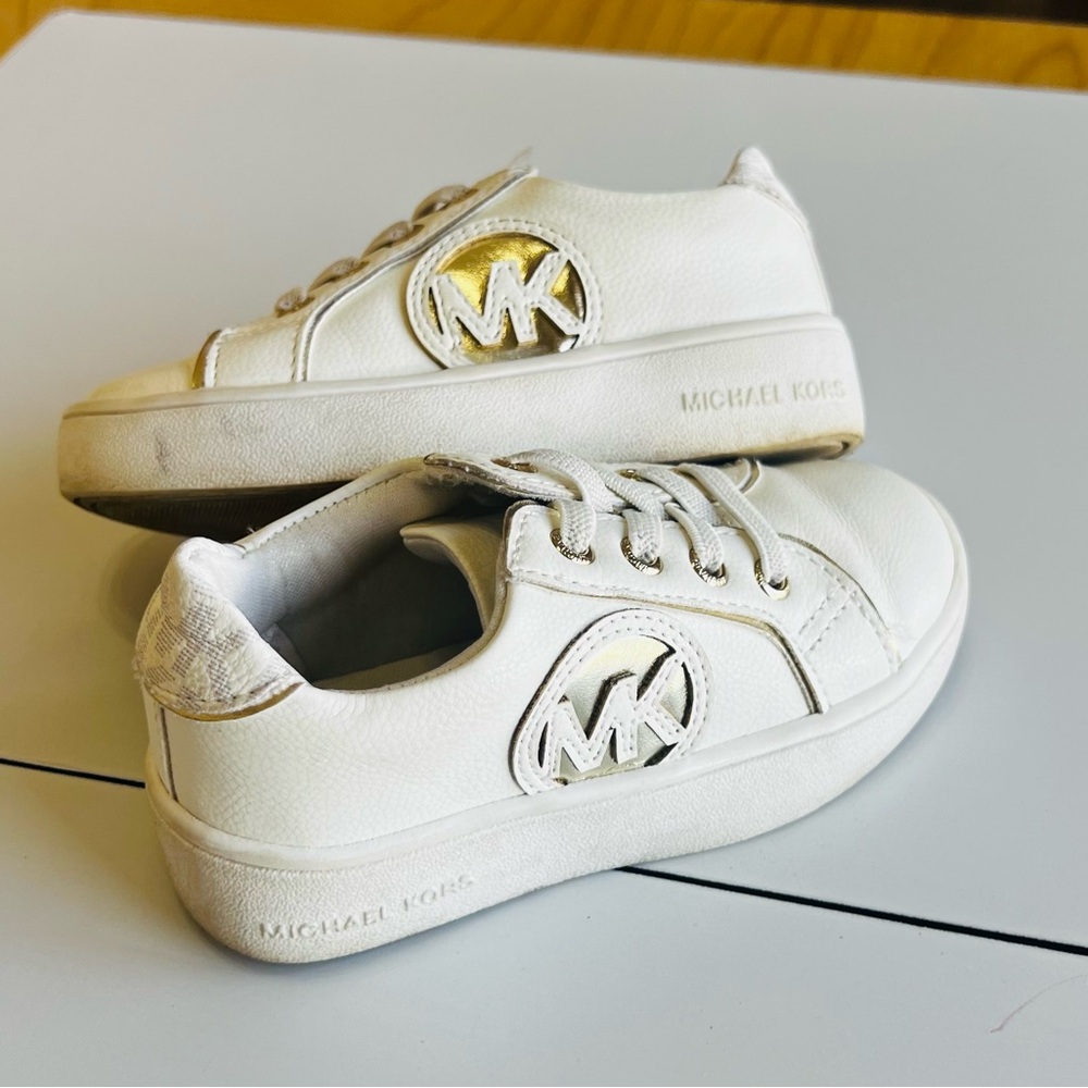 Michael Kors Kids Sneakers in White and Gold